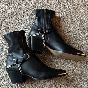 13 NEW Dolce vita Sabi Square Toe Chain & Buckle Faux Leather Booties
